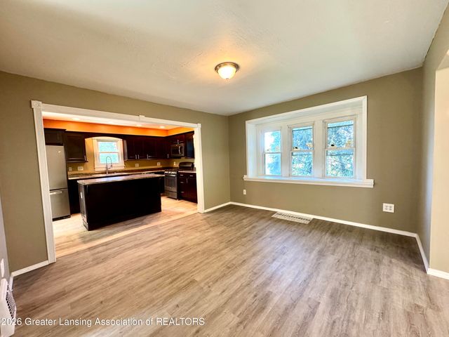 610 Woodbury Avenue, Lansing, MI 48906
