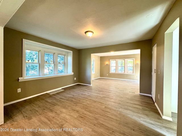 610 Woodbury Avenue, Lansing, MI 48906