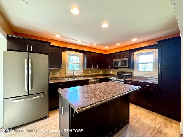 610 Woodbury Avenue, Lansing, MI 48906