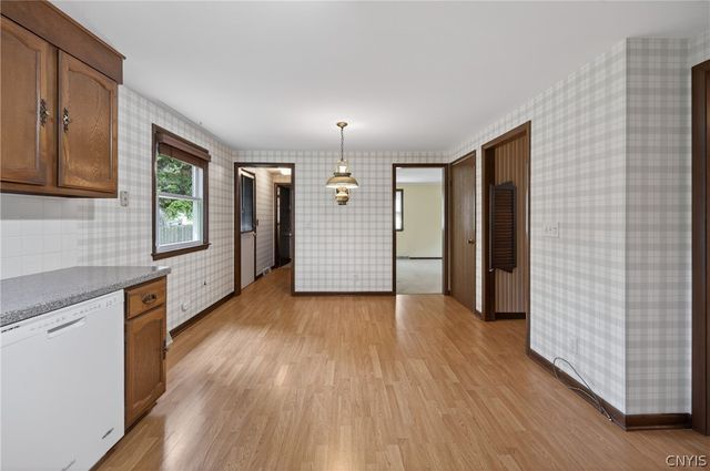 208 Sheatree Lane, Clay, NY 13212