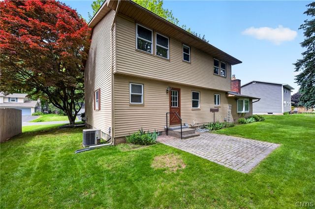 208 Sheatree Lane, Clay, NY 13212