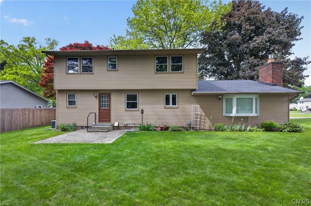 208 Sheatree Lane, Clay, NY 13212