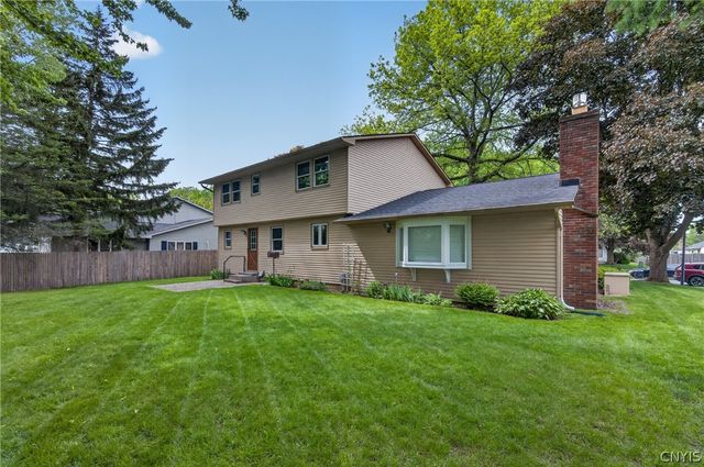 208 Sheatree Lane, Clay, NY 13212