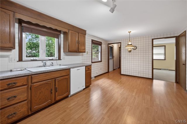 208 Sheatree Lane, Clay, NY 13212