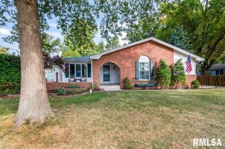 719 E WALNUT Street, Chatham, IL 62629