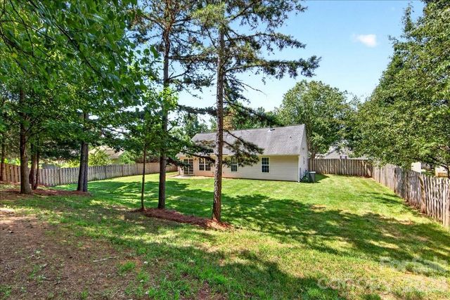 8732 Brookstead Meadow Court, Charlotte, NC 28215