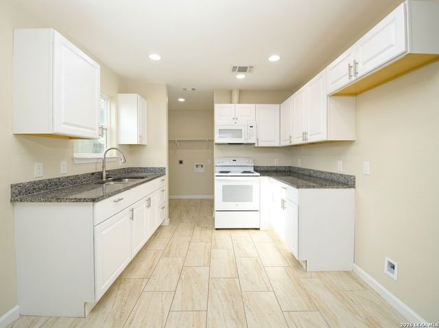 1630 PECK AVE, San Antonio, TX 78210
