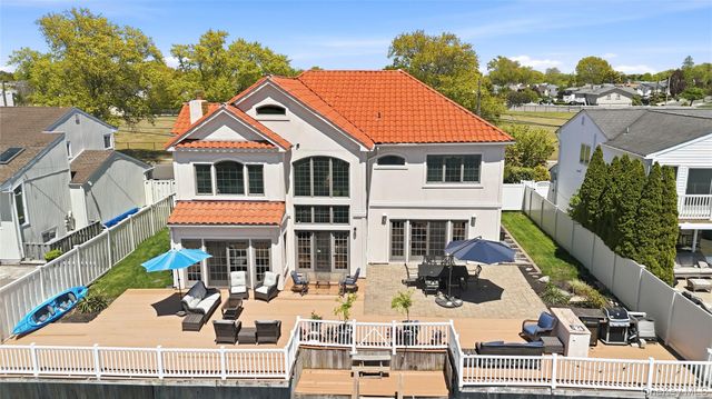 2890 Clubhouse Road, Merrick, NY 11566
