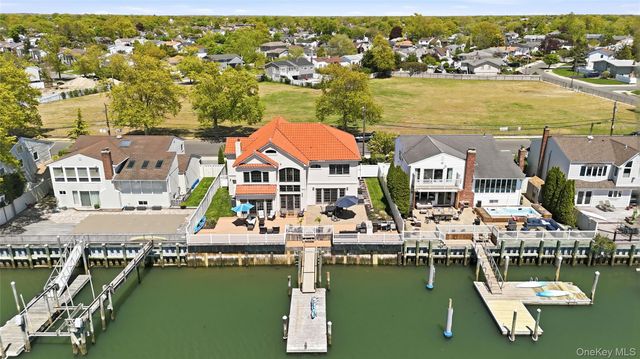 2890 Clubhouse Road, Merrick, NY 11566