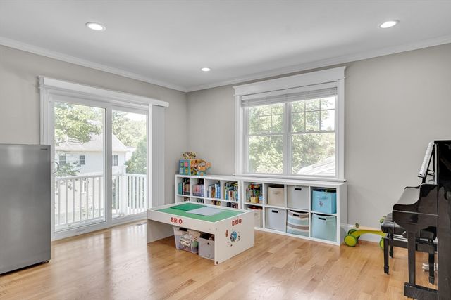 7 Perham St, Bedford, MA 01730