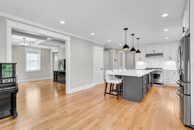 7 Perham St, Bedford, MA 01730