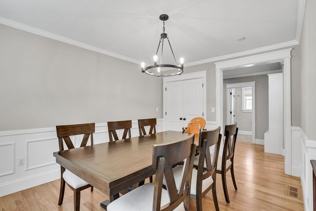 7 Perham St, Bedford, MA 01730