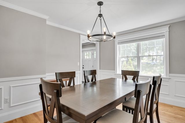 7 Perham St, Bedford, MA 01730