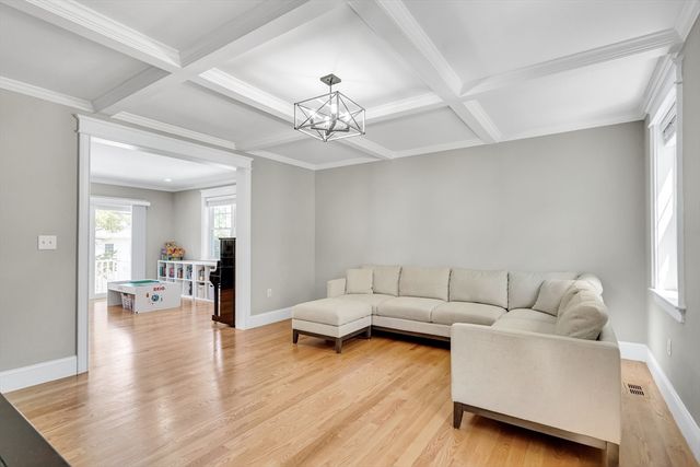 7 Perham St, Bedford, MA 01730