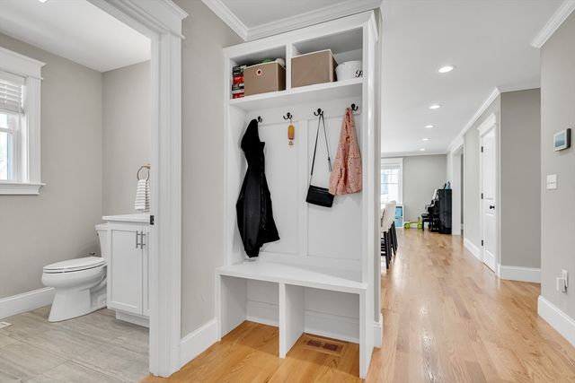 7 Perham St, Bedford, MA 01730