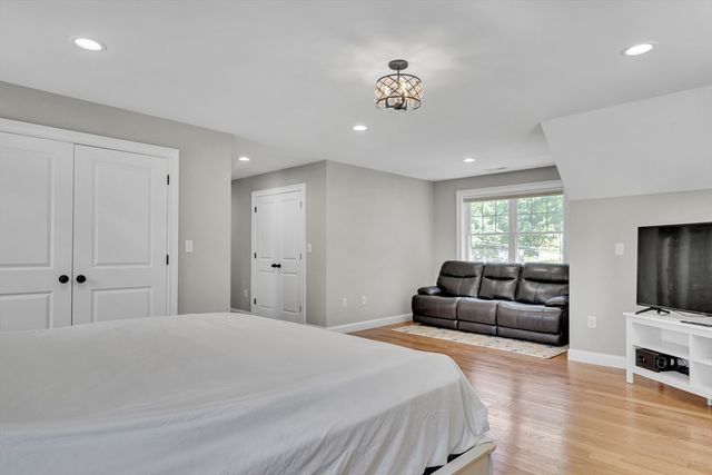 7 Perham St, Bedford, MA 01730