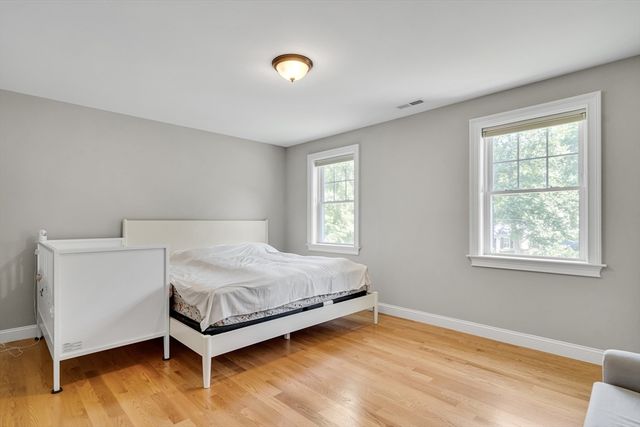 7 Perham St, Bedford, MA 01730