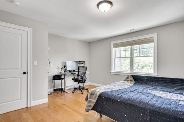 7 Perham St, Bedford, MA 01730