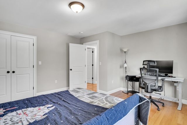 7 Perham St, Bedford, MA 01730