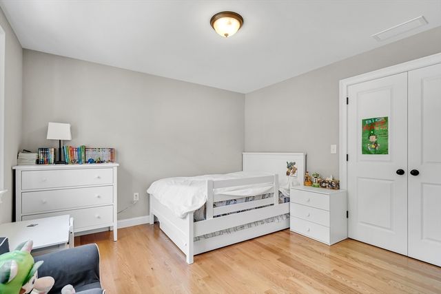 7 Perham St, Bedford, MA 01730