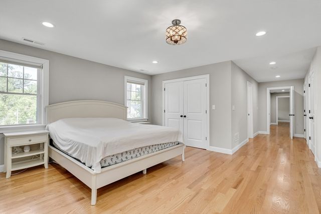 7 Perham St, Bedford, MA 01730