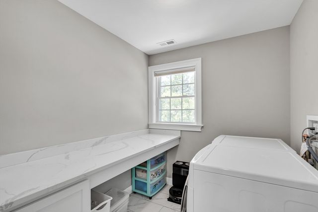 7 Perham St, Bedford, MA 01730