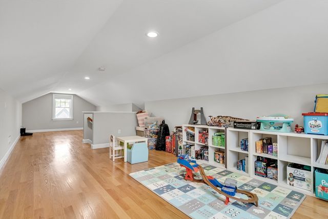 7 Perham St, Bedford, MA 01730