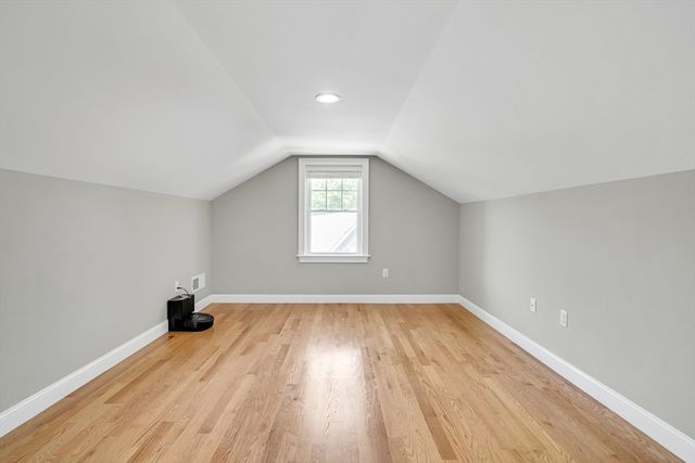 7 Perham St, Bedford, MA 01730