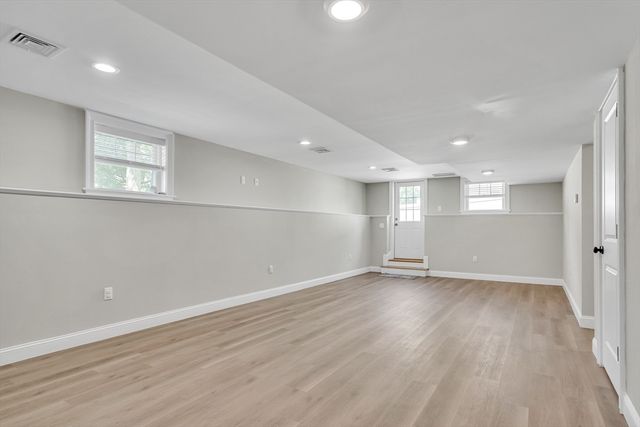 7 Perham St, Bedford, MA 01730