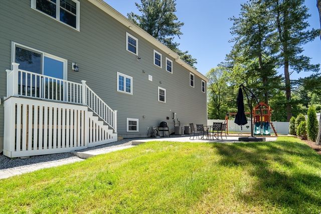 7 Perham St, Bedford, MA 01730