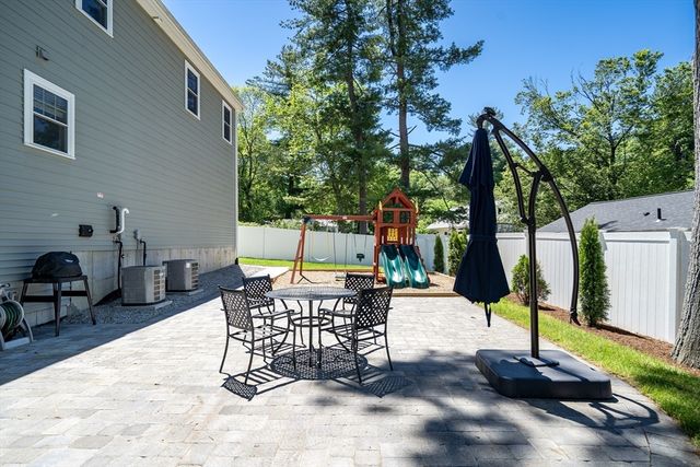 7 Perham St, Bedford, MA 01730