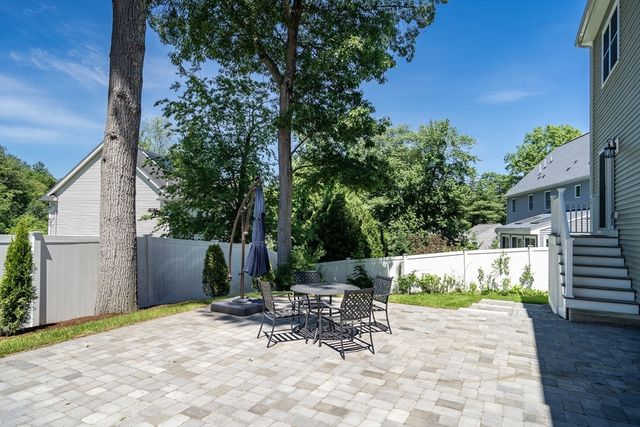 7 Perham St, Bedford, MA 01730