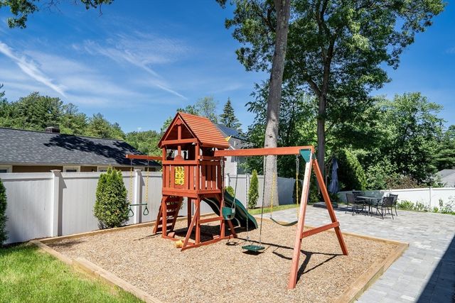 7 Perham St, Bedford, MA 01730