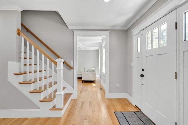 7 Perham St, Bedford, MA 01730