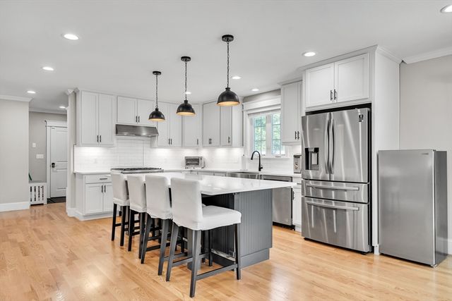 7 Perham St, Bedford, MA 01730