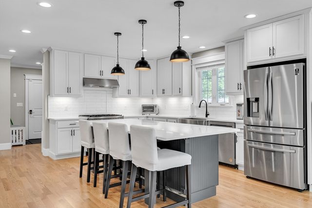 7 Perham St, Bedford, MA 01730
