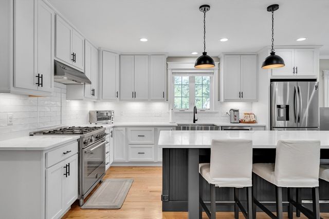 7 Perham St, Bedford, MA 01730