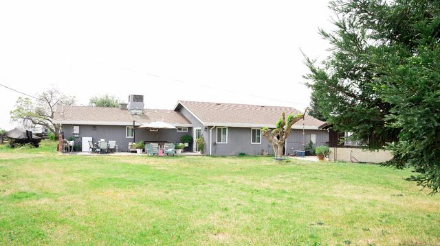 9842 Jackson Rd, Oakdale, CA 95361
