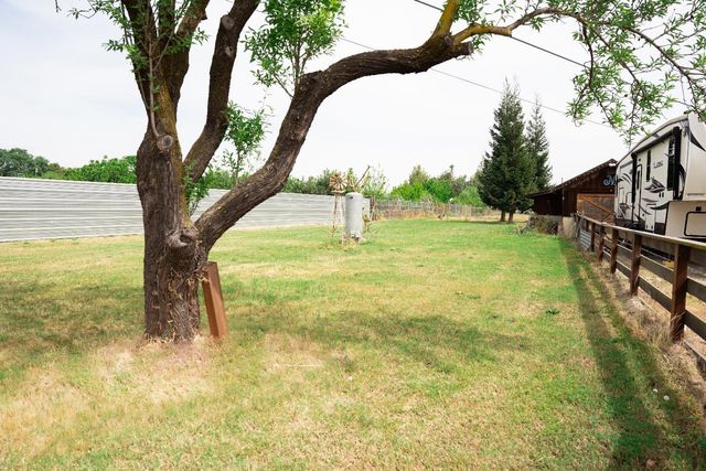 9842 Jackson Rd, Oakdale, CA 95361