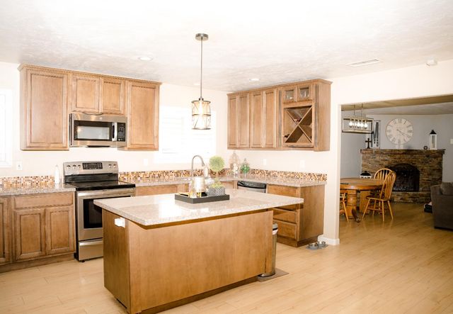 9842 Jackson Rd, Oakdale, CA 95361