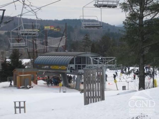 64 Liftside Drive E-5, Hunter, NY 12442