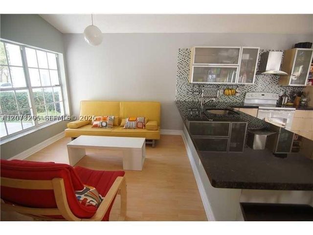 882 Garnet Cir 882, Weston, FL 33326