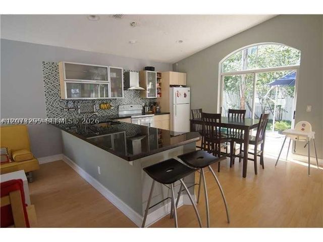 882 Garnet Cir 882, Weston, FL 33326