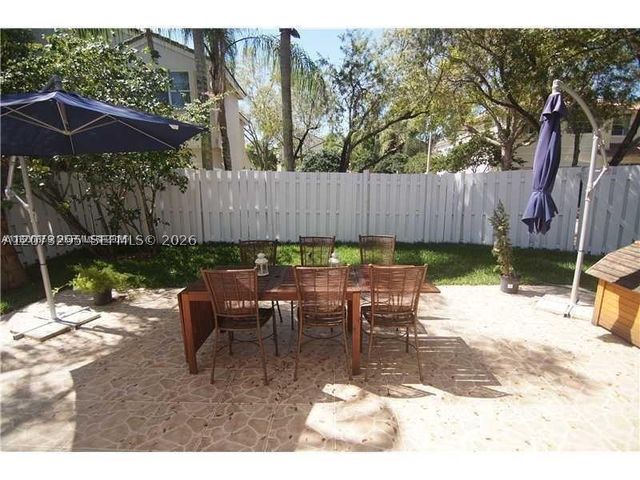 882 Garnet Cir 882, Weston, FL 33326