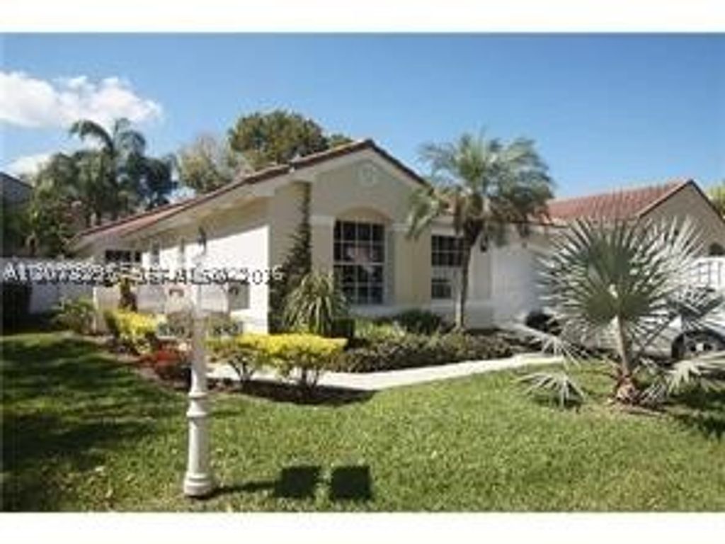 882 Garnet Cir 882, Weston, FL 33326