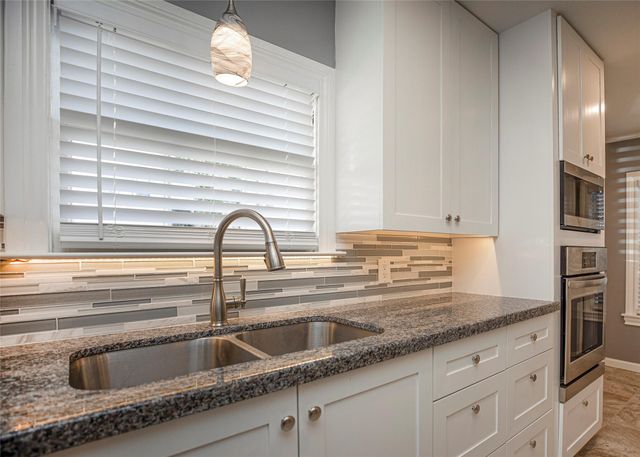 1202 Birdsall Street, Houston, TX 77007