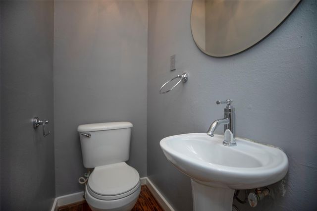 1202 Birdsall Street, Houston, TX 77007