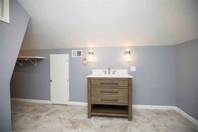 1202 Birdsall Street, Houston, TX 77007