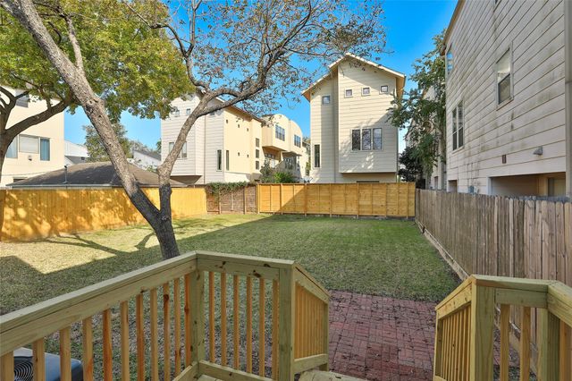 1202 Birdsall Street, Houston, TX 77007