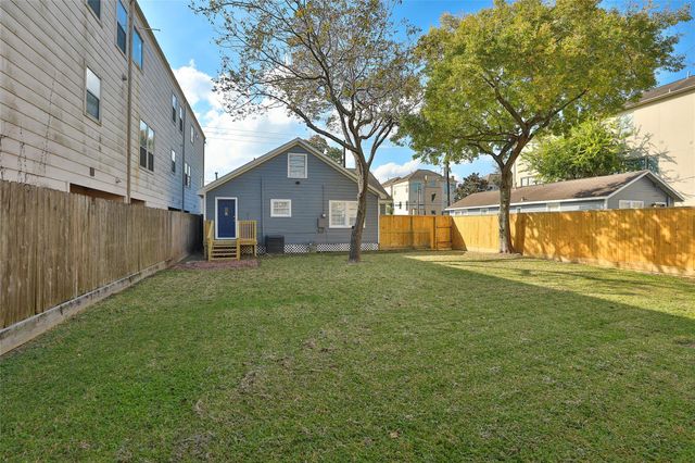 1202 Birdsall Street, Houston, TX 77007